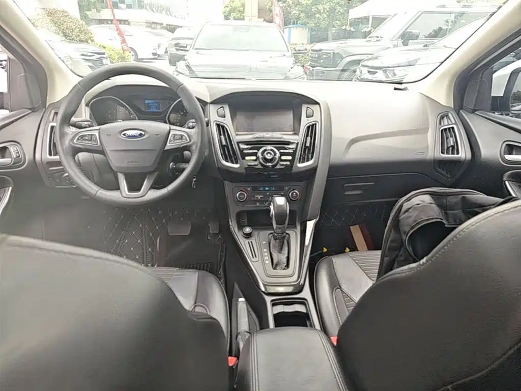 Ford Focus 2016 — фото 10