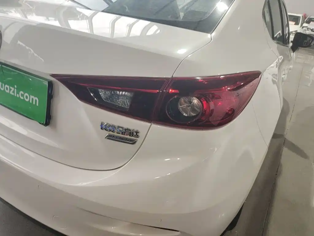 Mazda 3 Axela 2016 — фото 24