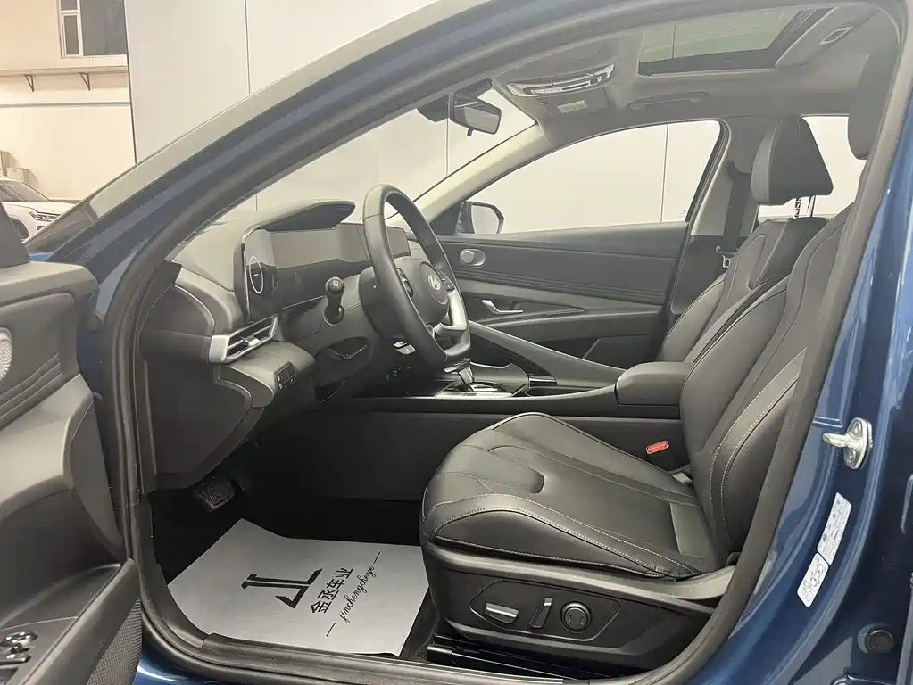 Hyundai Elantra 2023