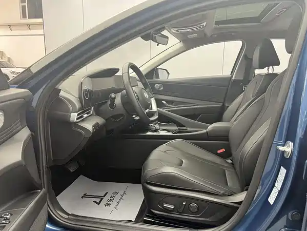Hyundai Elantra 2023