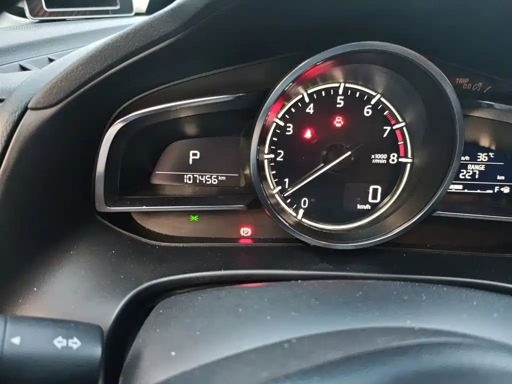 Mazda 3 Axela 2018 — фото 13