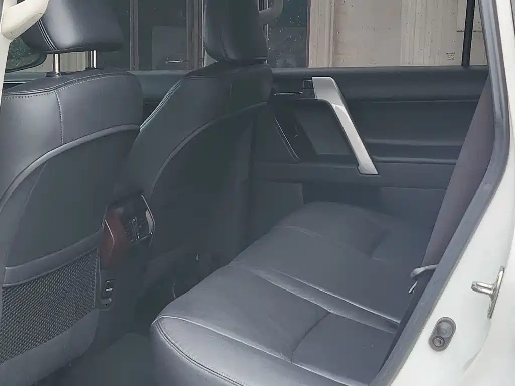 Toyota Prado 2015 — фото 12