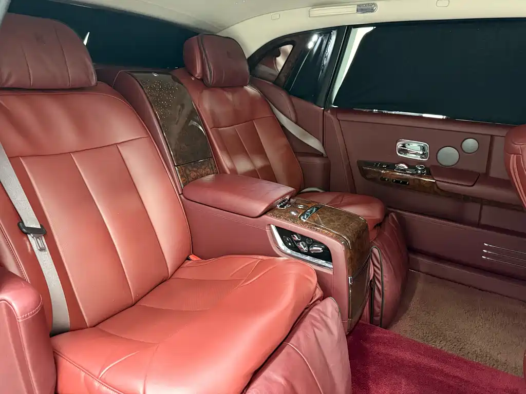 Rolls-Royce Phantom 2018 — фото 22