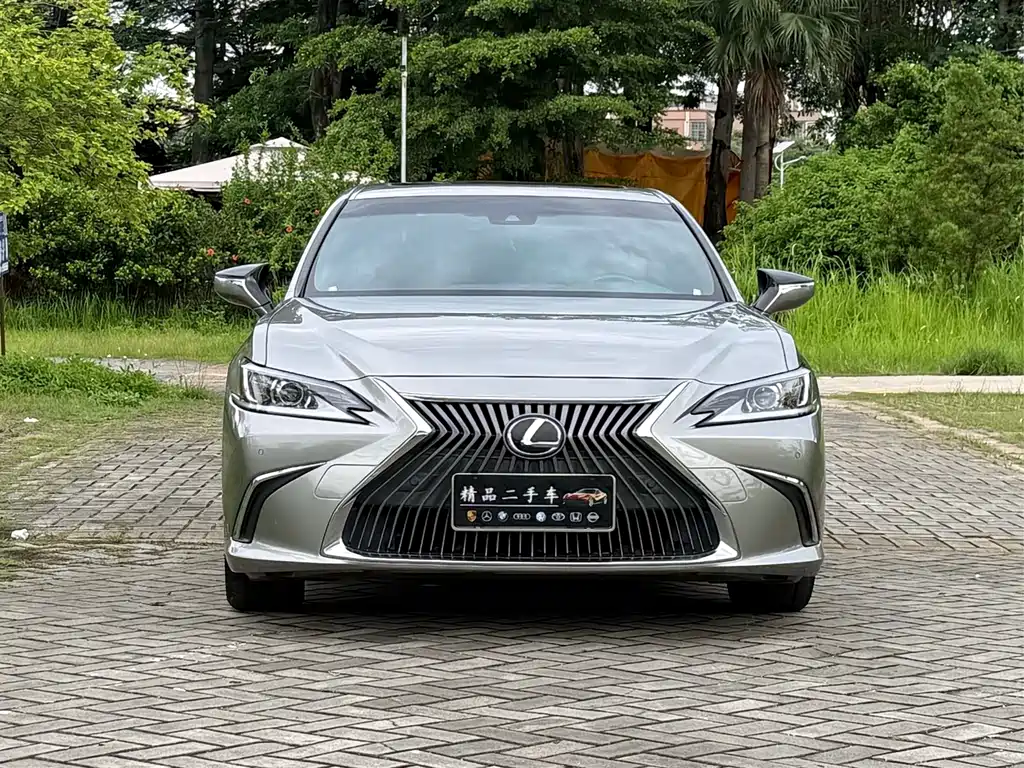 Lexus ES 2019 — фото 2