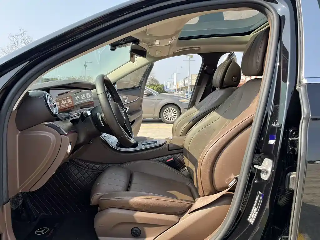 Mercedes-Benz E-Class 2022 — фото 13