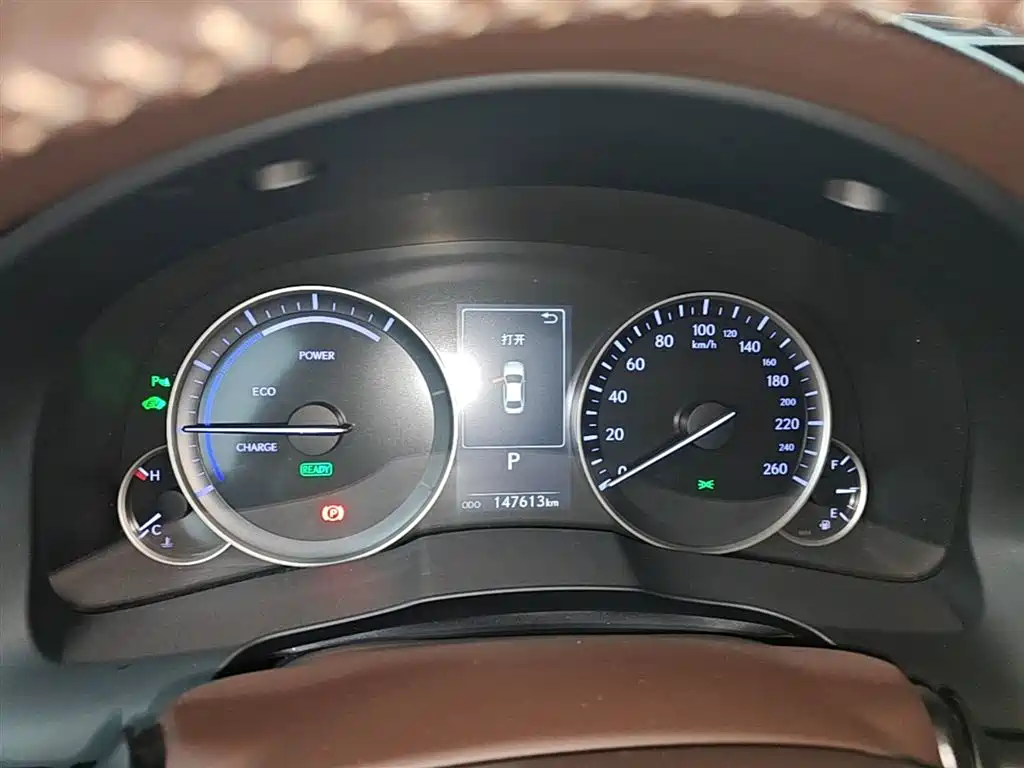 Lexus ES 2018 — фото 12