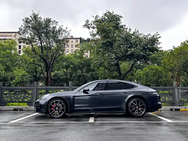 Porsche Panamera 2023