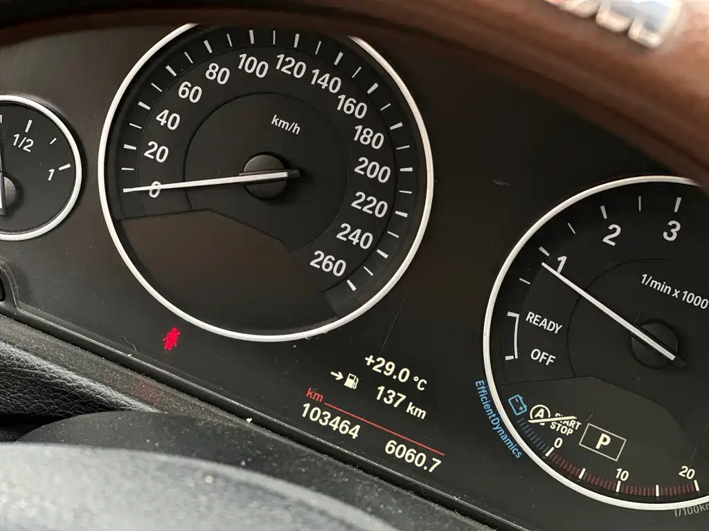 BMW 3 Series 2018 — фото 16