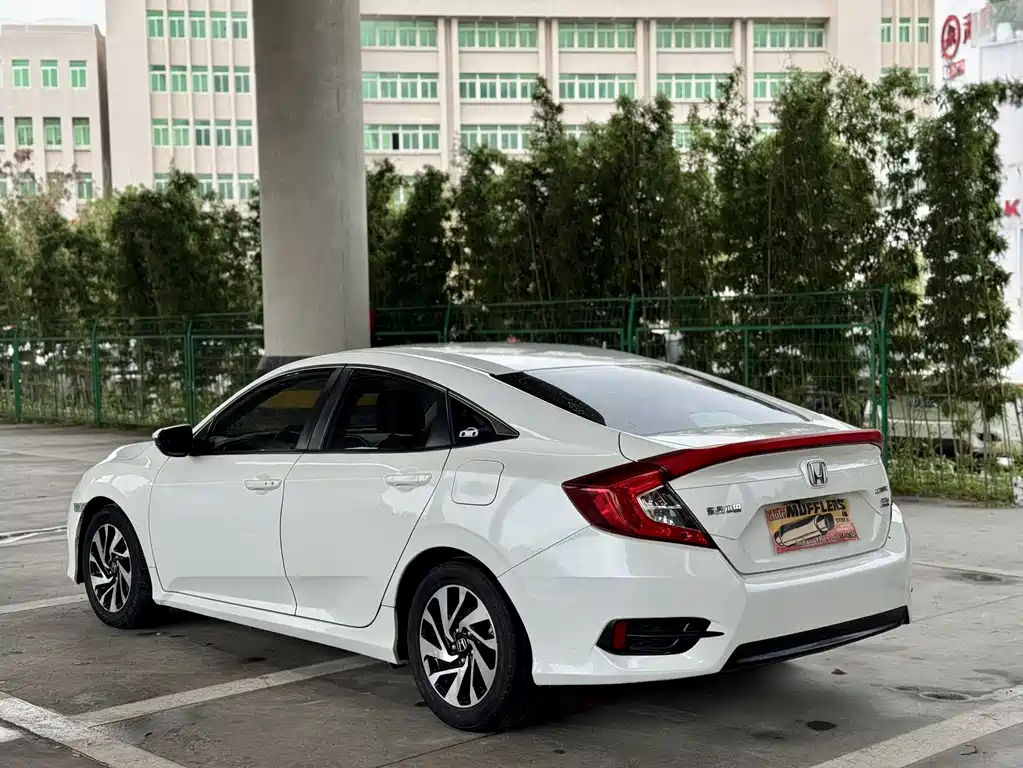 Honda Civic 2018 — фото 4