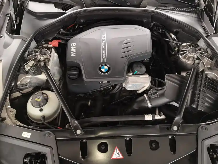 BMW 5 Series 2016 — фото 10
