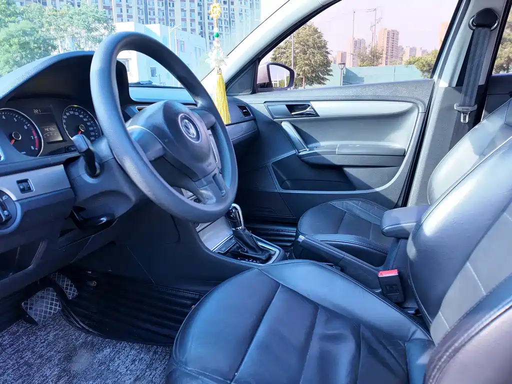 Volkswagen Lavida 2013