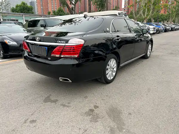 Toyota Crown 2012