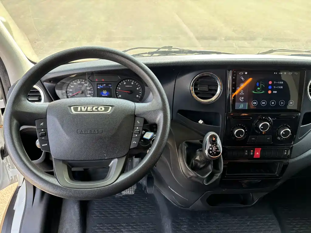 IVECO Ousheng 2023 — фото 19