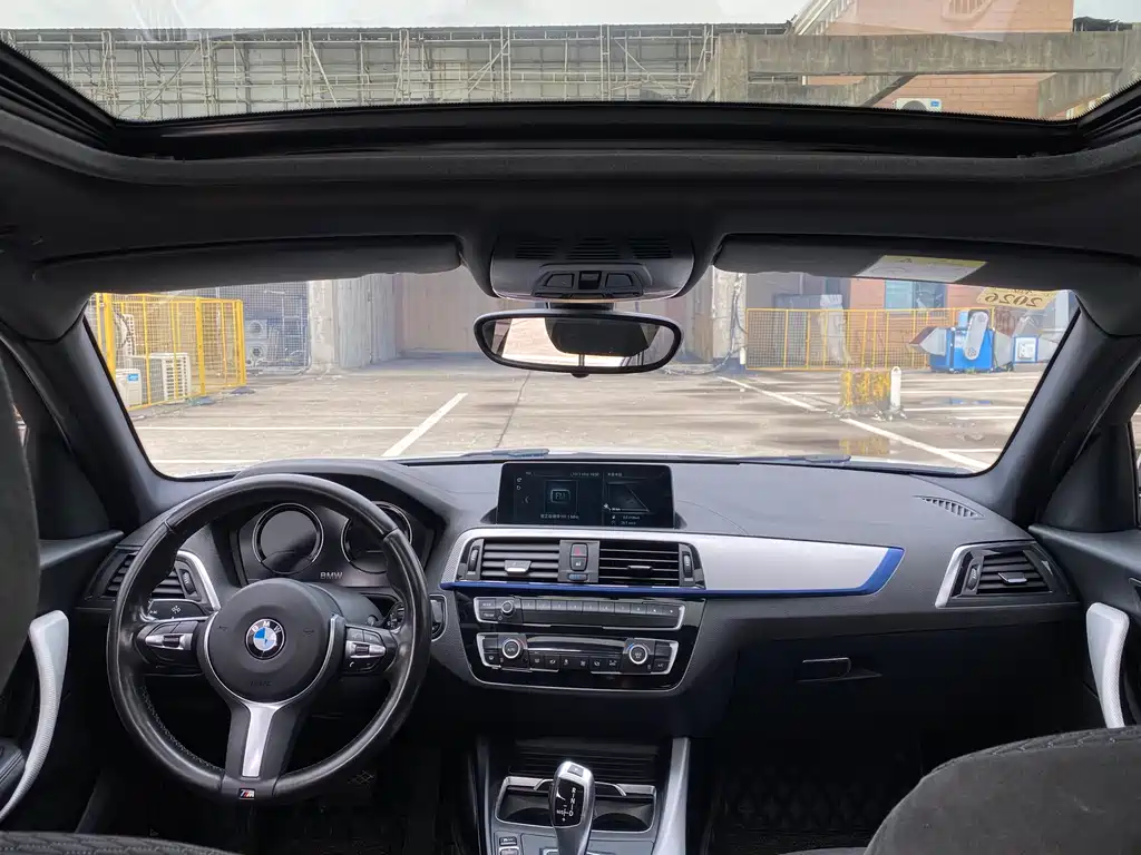 BMW 1 Series 2018 — фото 10