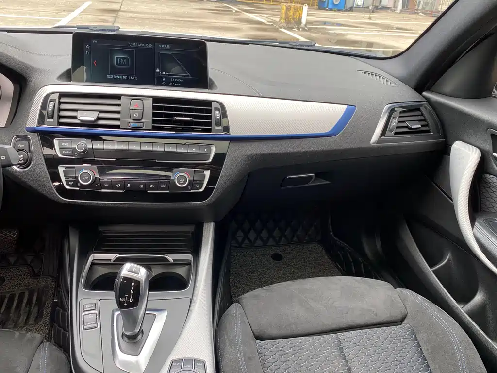 BMW 1 Series 2018 — фото 12