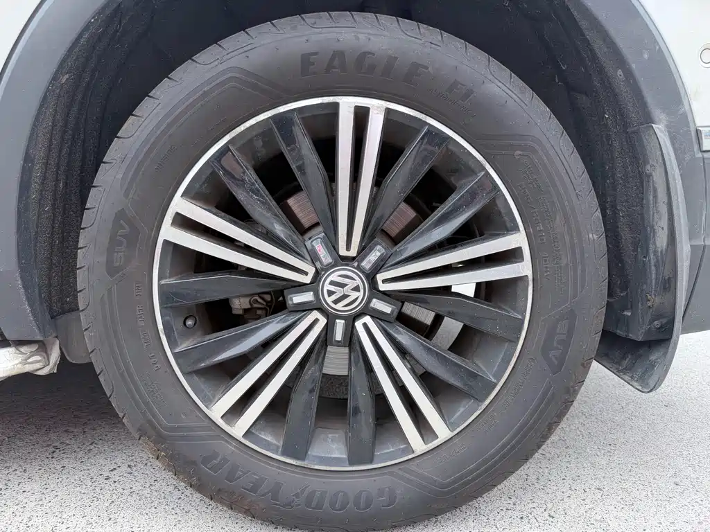 Volkswagen Tiguan L 2017 — фото 13