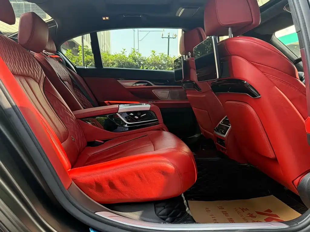 BMW 7 Series 2019 — фото 12