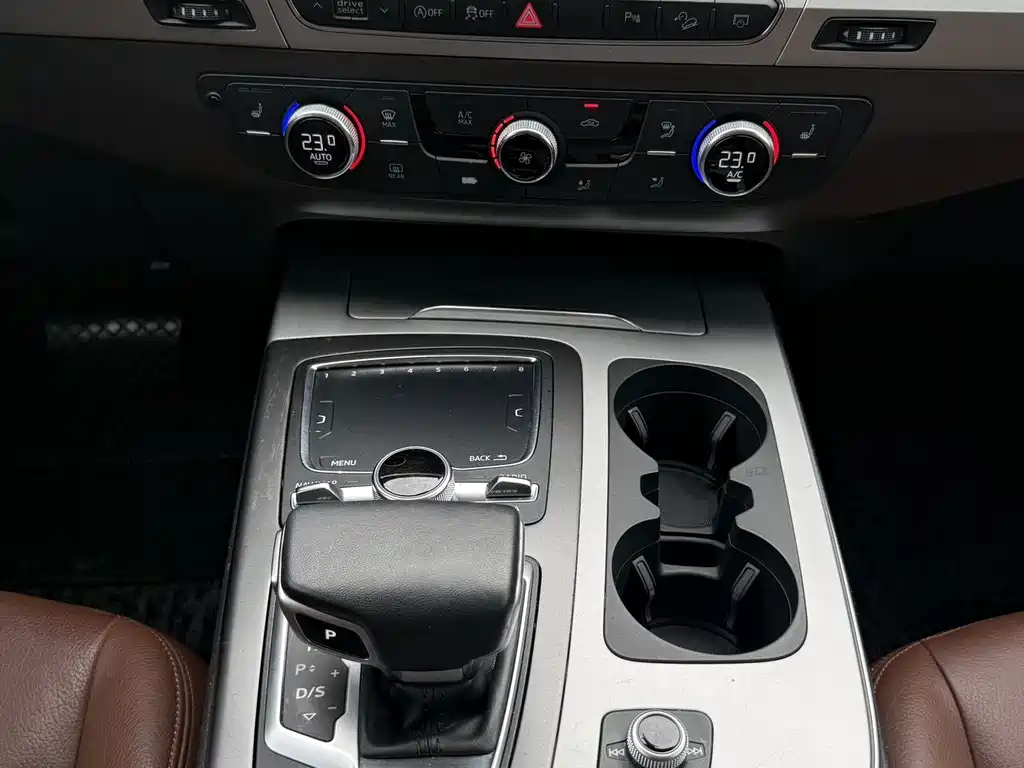 Audi Q7 2019 — фото 11