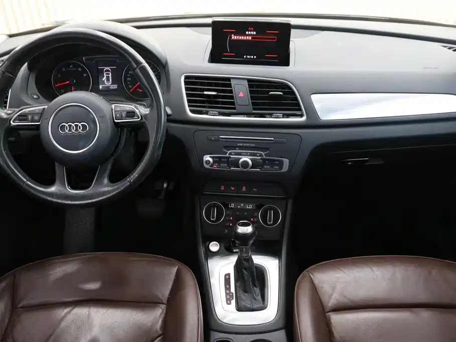 Audi Q3 2016 — фото 9