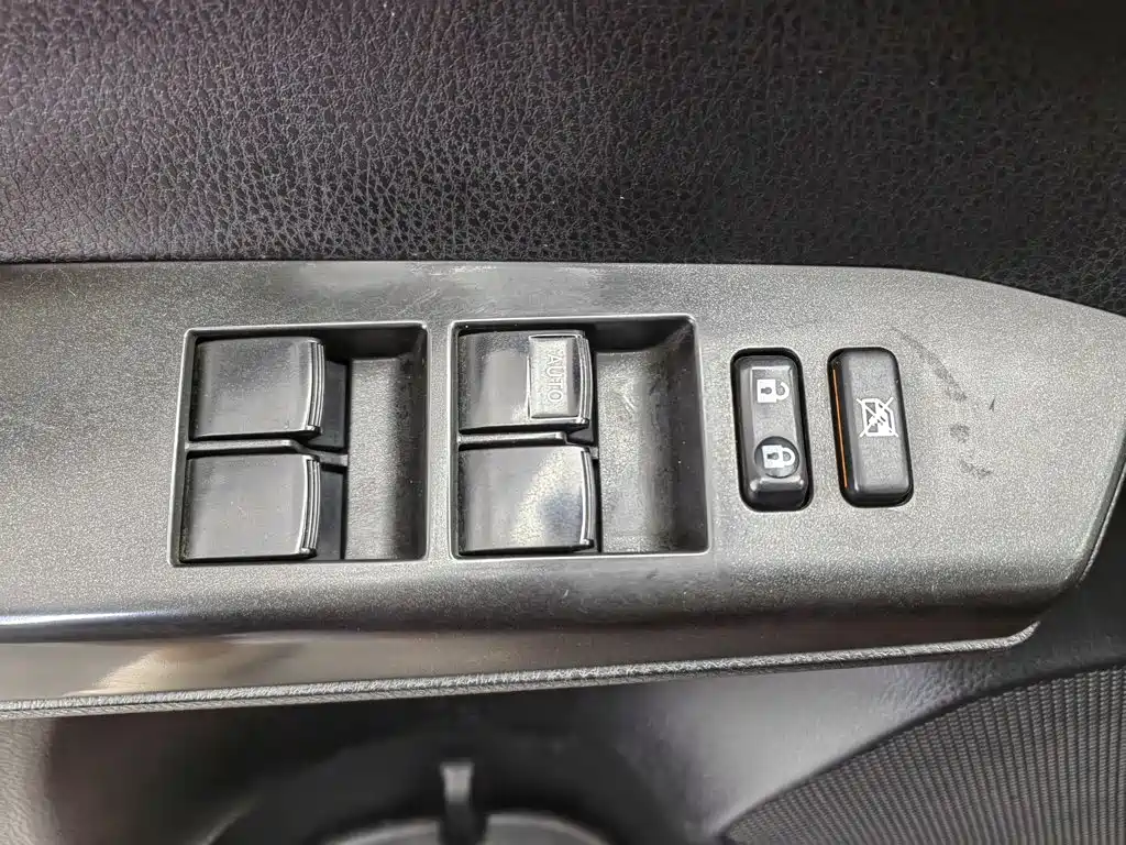 Toyota RAV4 2018 — фото 9