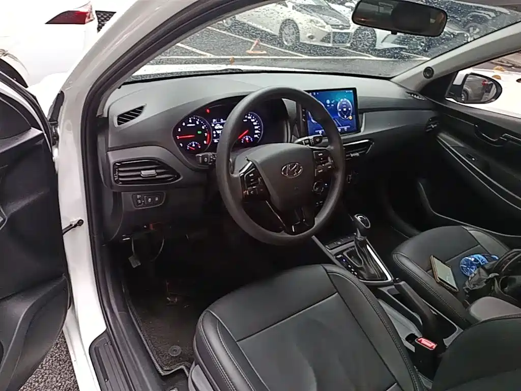 Hyundai Elantra 2019 — фото 10