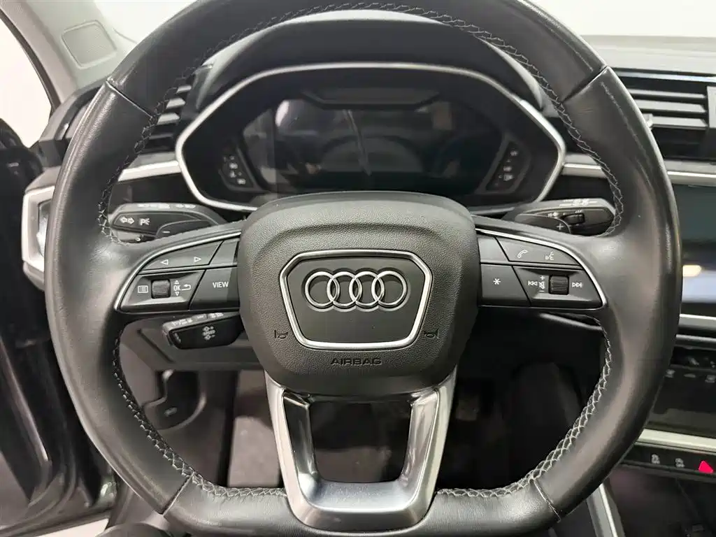 Audi Q3 2023 — фото 10