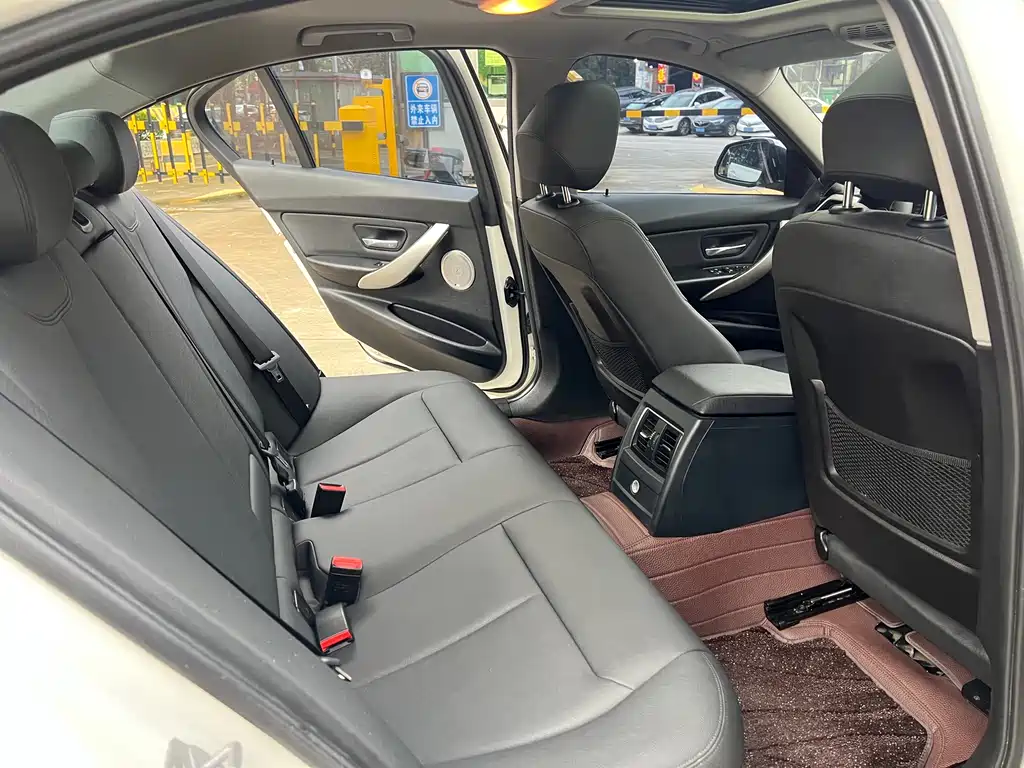 BMW 3 Series 2016 — фото 11