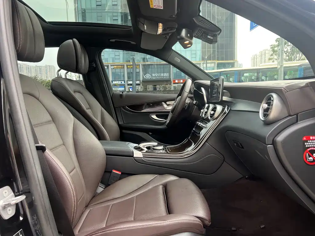 Mercedes-Benz GLC 2018 — фото 15
