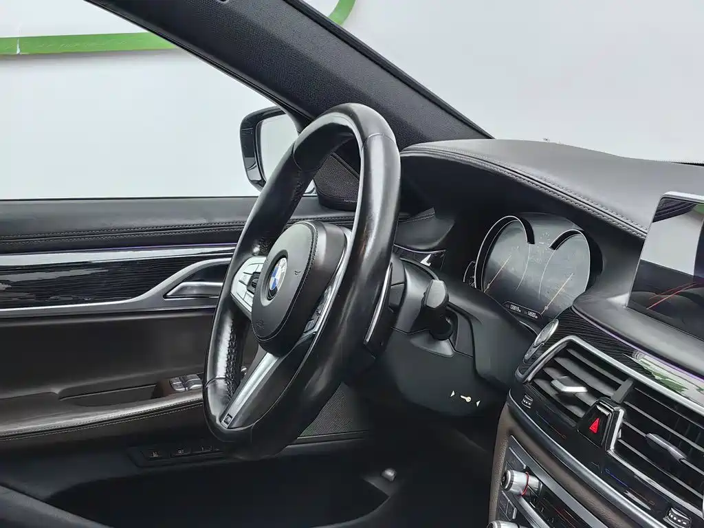 BMW 7 Series 2018 — фото 22