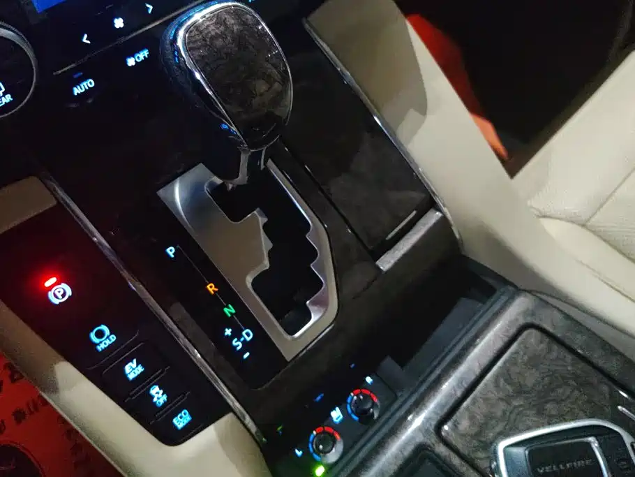 Toyota Vellfire 2020 — фото 16