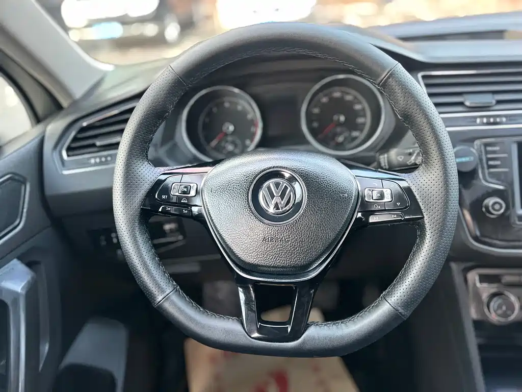 Volkswagen Tiguan L 2017 — фото 23