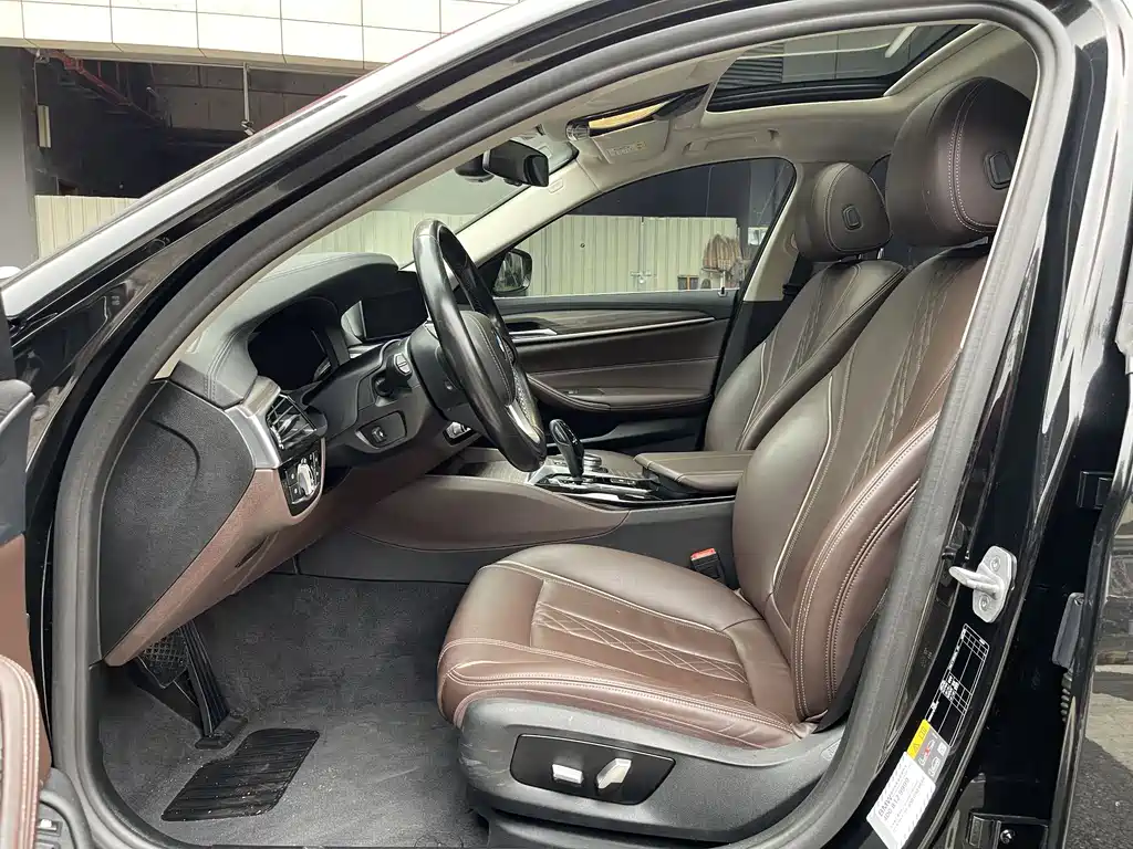 BMW 5 Series New Energy 2019 — фото 11