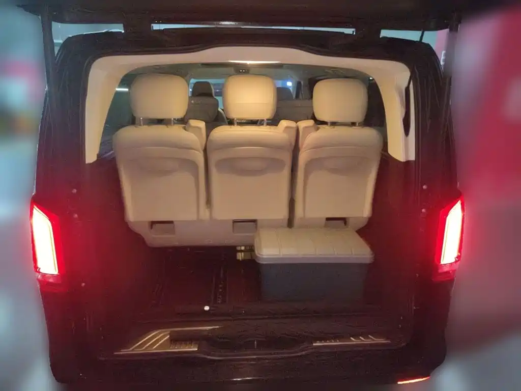 Mercedes-Benz V-Class 2018 — фото 20