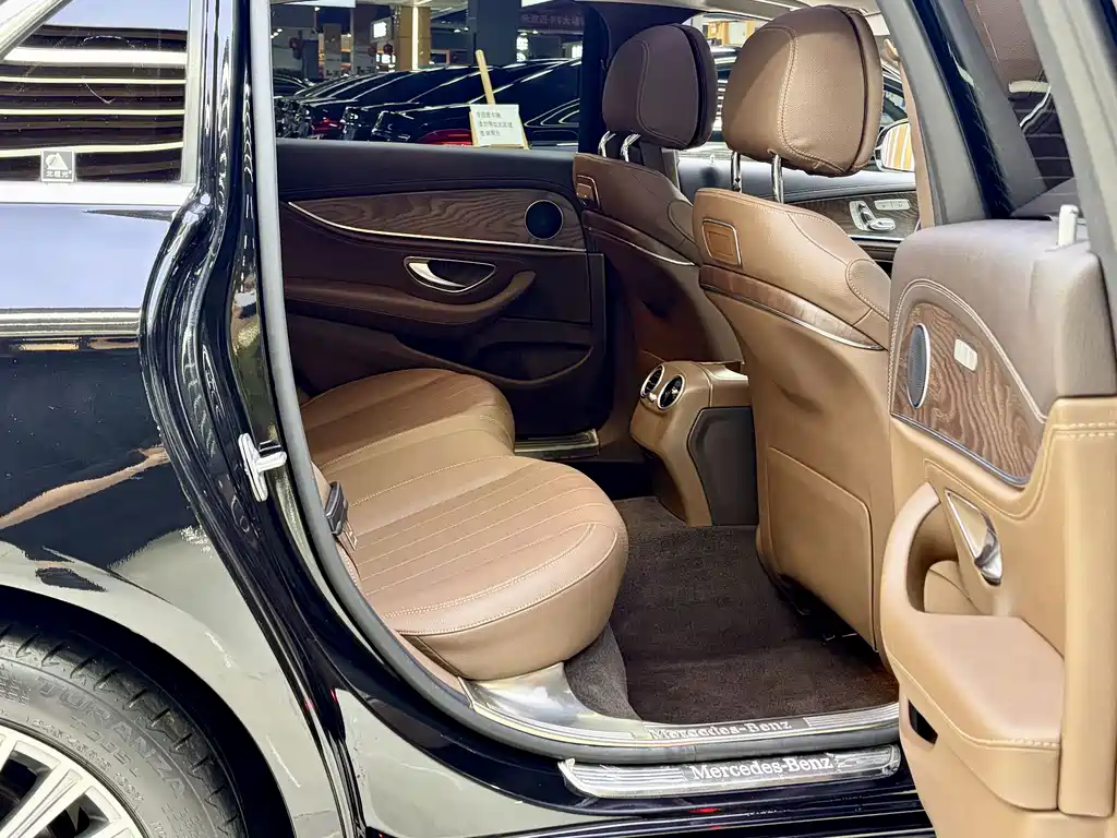Mercedes-Benz E-Class 2020 — фото 18