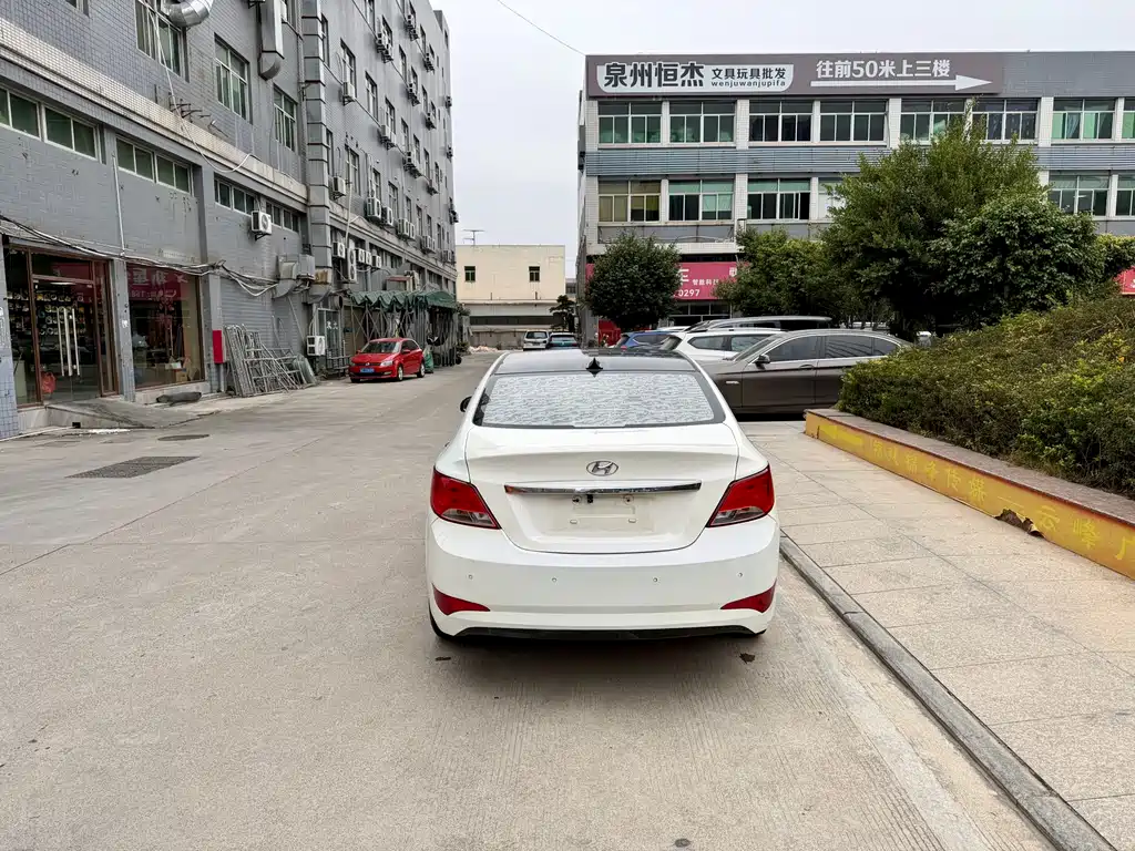Hyundai Verna 2015 — фото 4
