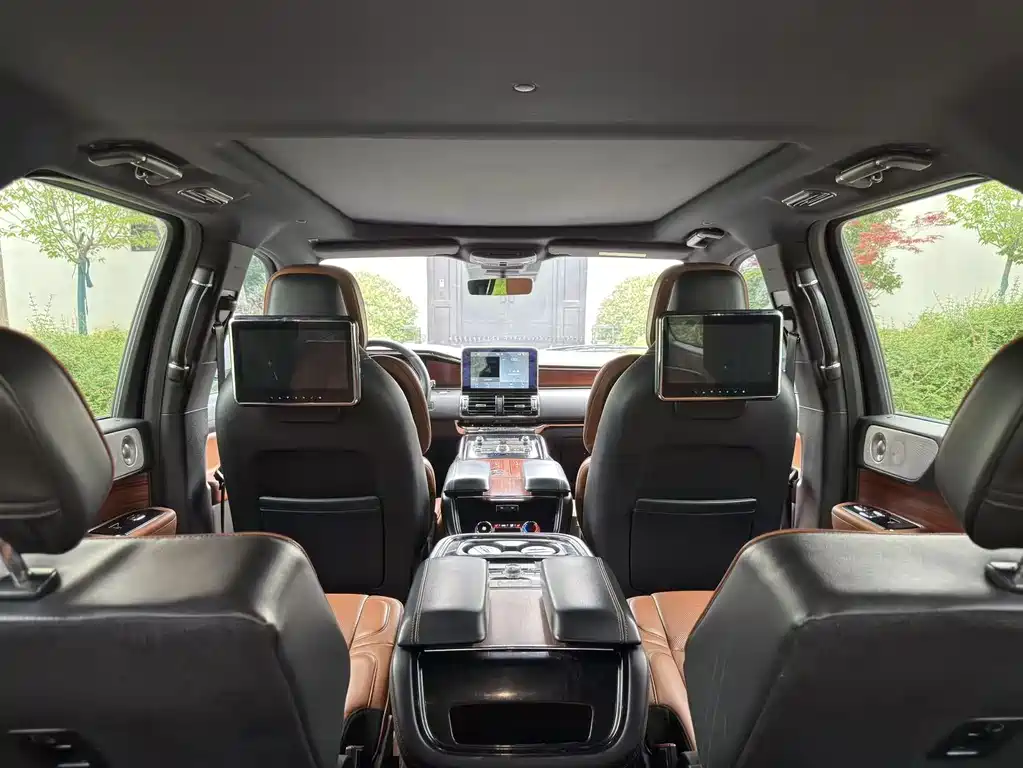 Lincoln Navigator 2019 — фото 17