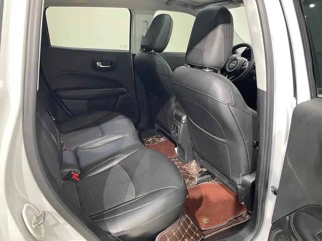 Jeep Compass 2020 — фото 19