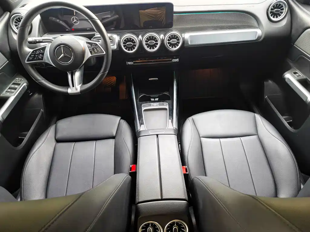 Mercedes-Benz GLB 2023