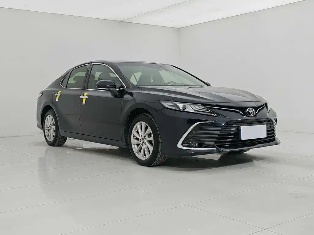 Toyota Camry 2022 — фото 2
