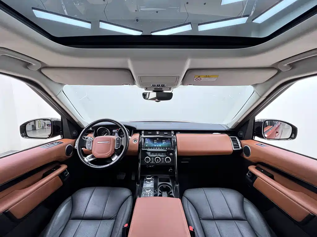 Land Rover Discovery 2018 — фото 13