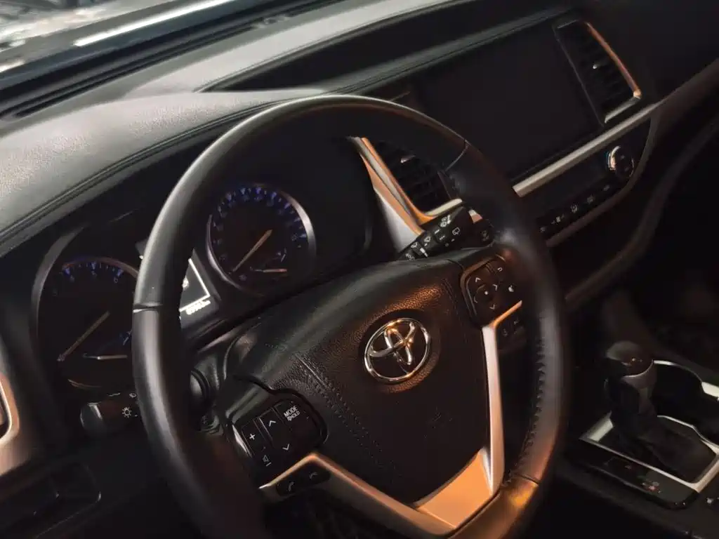 Toyota Highlander 2018 — фото 12