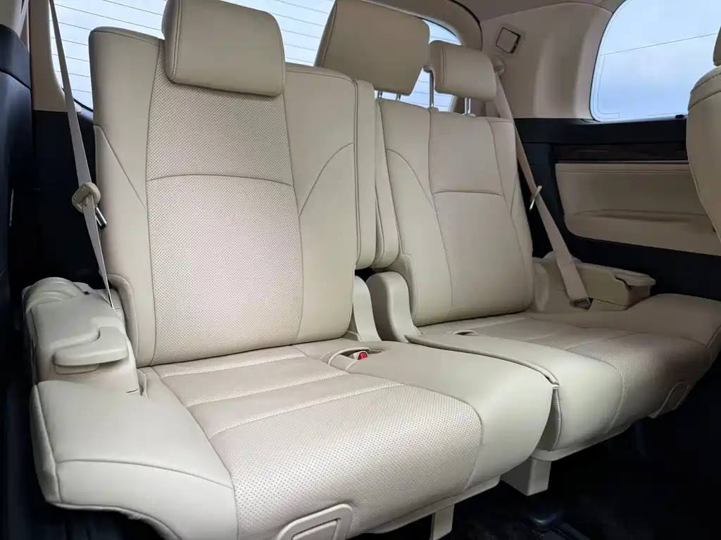 Toyota Alphard 2022 — фото 11