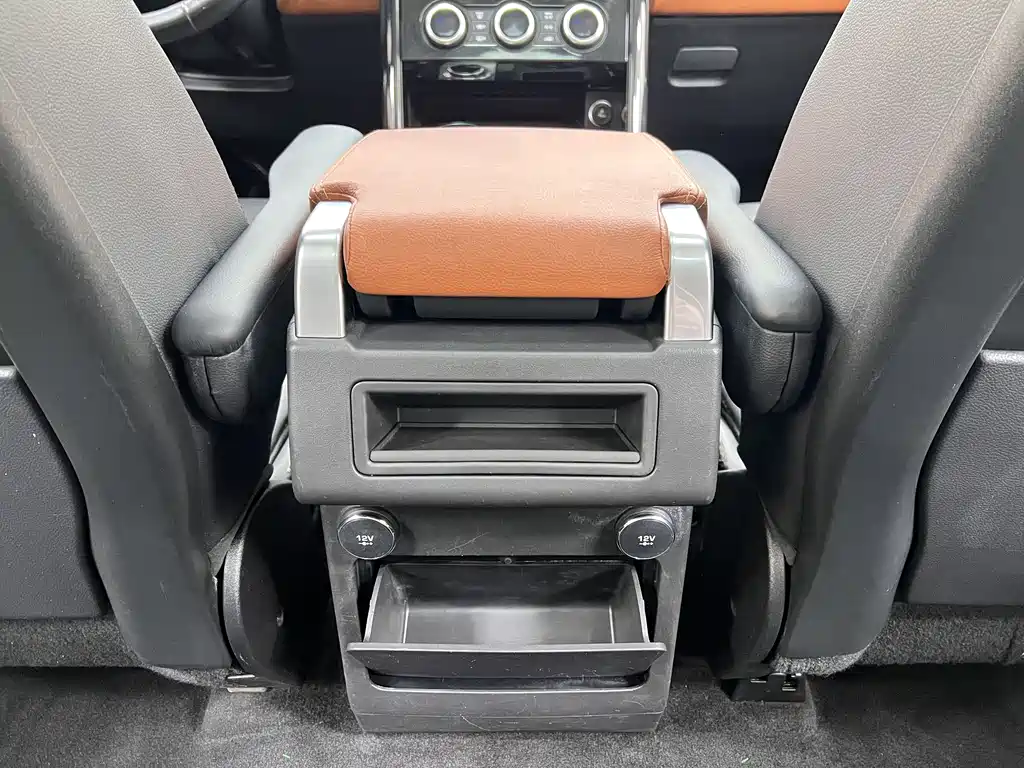 Land Rover Discovery 2018 — фото 30