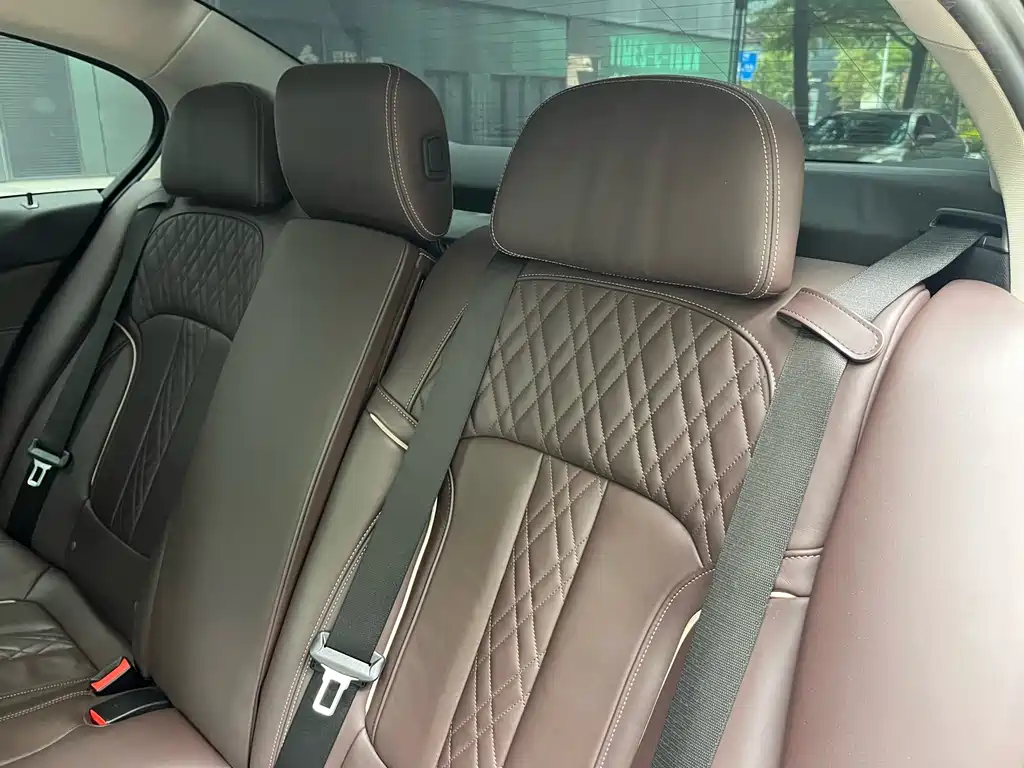 BMW 5 Series 2018 — фото 21