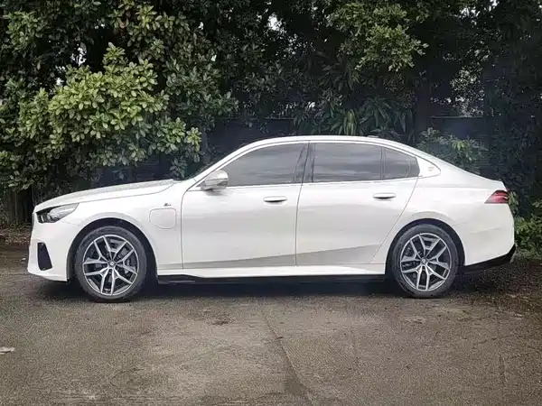 BMW i5 2024