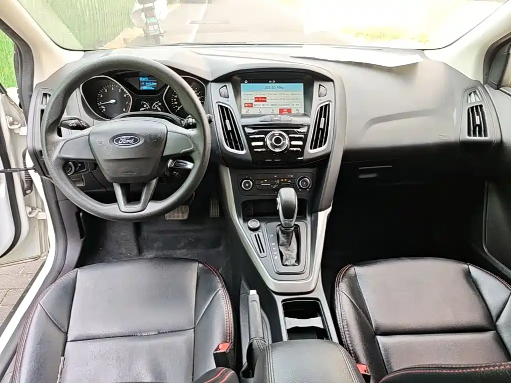 Ford Focus 2017 — фото 10