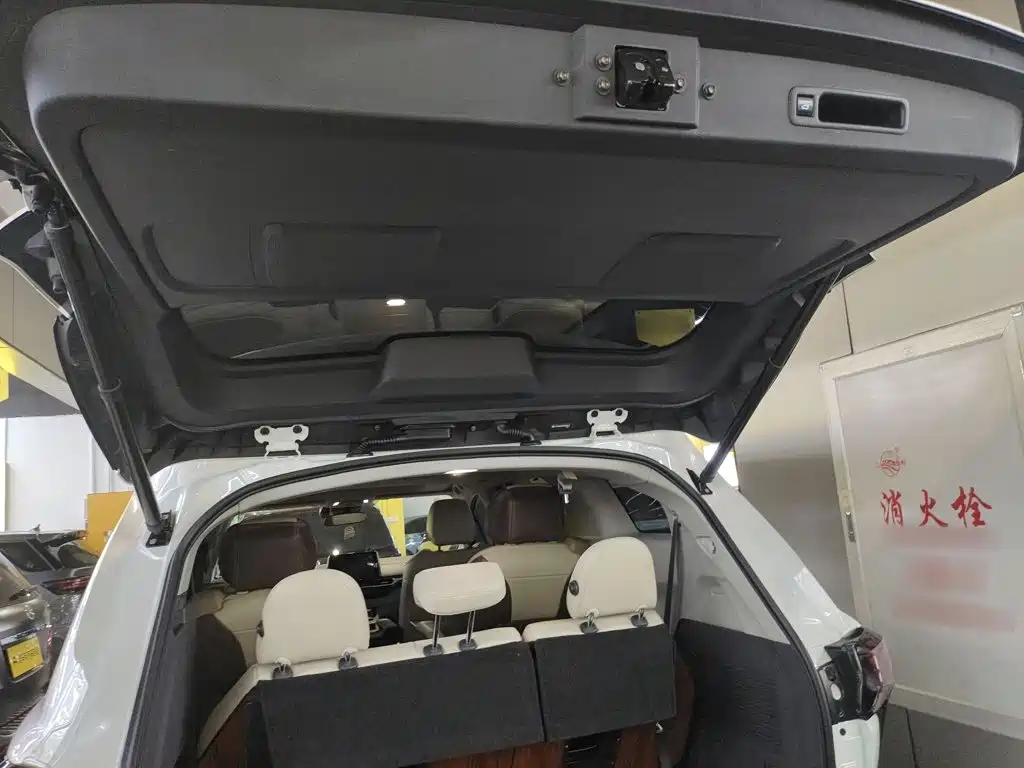 Toyota Sienna 2023 — фото 19