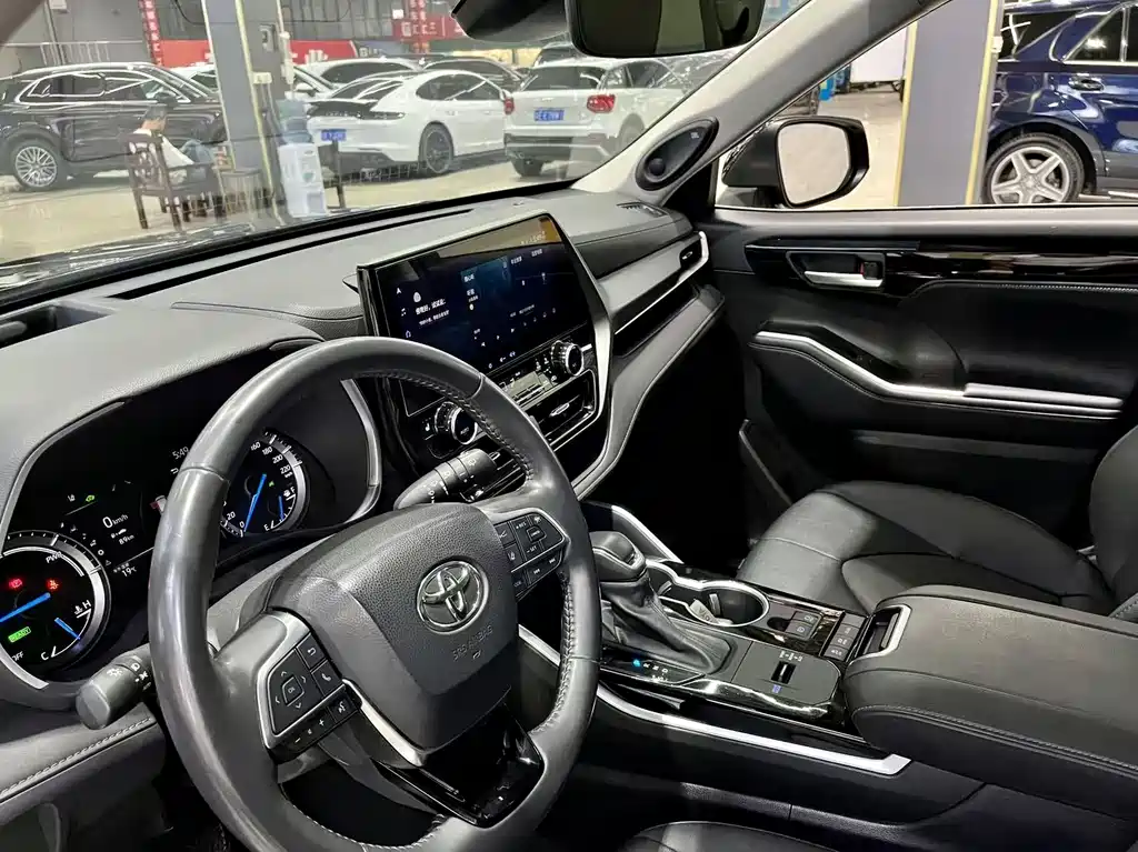 Toyota Highlander 2022 — фото 11