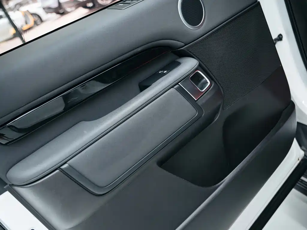Land Rover Discovery 2019 — фото 15