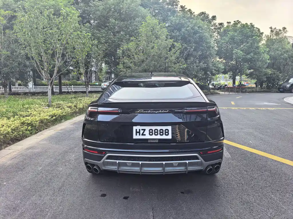 Lamborghini Urus 2019 — фото 20